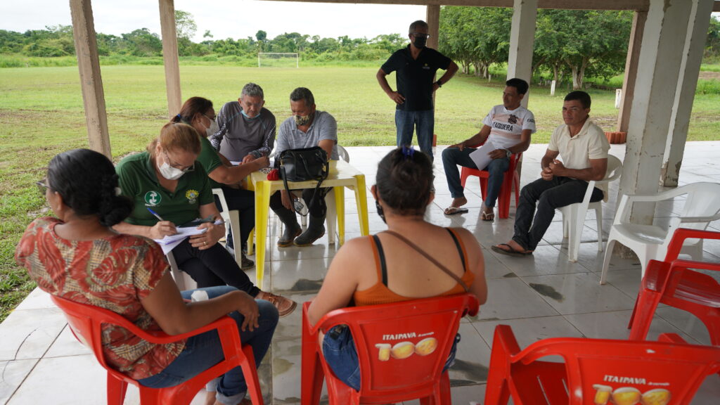 Sistema OCB-Sescoop/AC, Emater e SEPA realizam ação com produtores da cooperativa COMPROVA